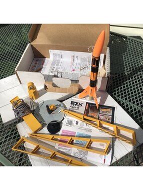 Vtg 90s Estes Alpha III Flying model Built Rocket starter kit W Launch Pad Lot